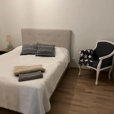 Apartment Modern One Bedroom Nearby Airport